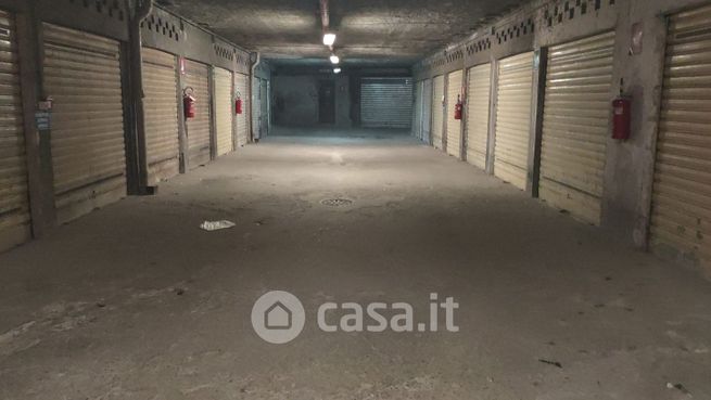 Garage/posto auto in residenziale in Corso Bernardino Telesio 60