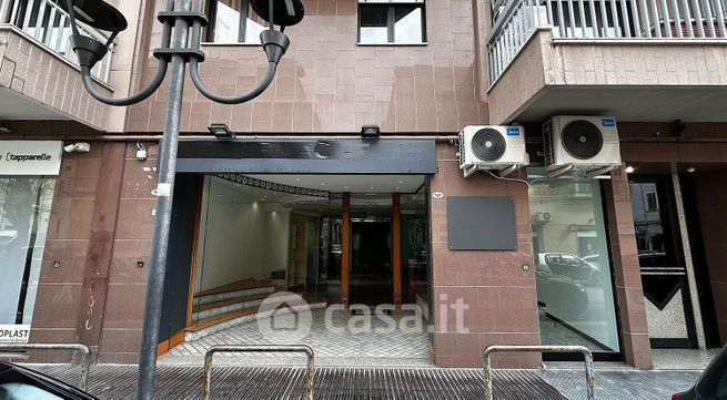 Attivitã /licenza (con o senza mura) in commerciale in Via Luigi Zuppetta 21