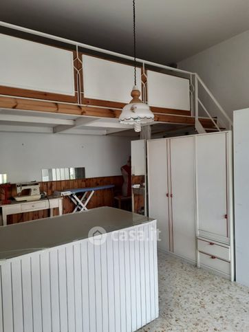 Attivitã /licenza (con o senza mura) in commerciale in Via Morlupo 3