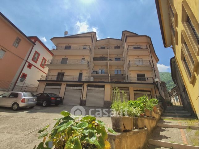 Appartamento in residenziale in Via Michele Napoli 11