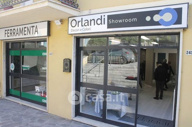 Attivitã /licenza (con o senza mura) in commerciale in Via ARMANDO DIAZ 243