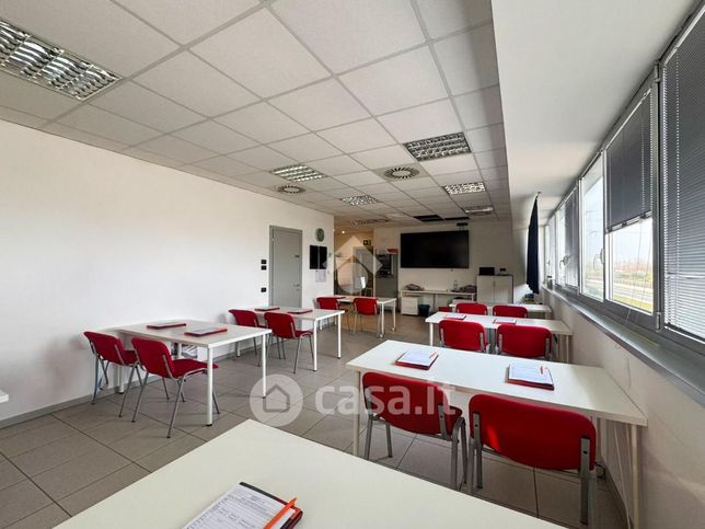 Ufficio in commerciale in Via Marco Biagi