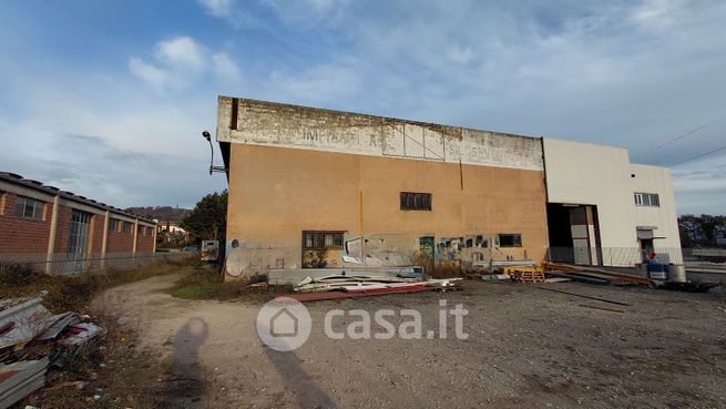 Capannone in commerciale in Via Carlo Vischia