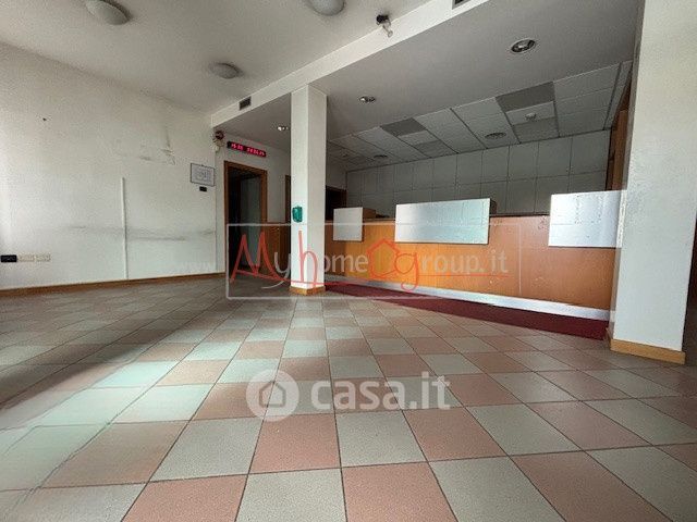 Ufficio in commerciale in 
