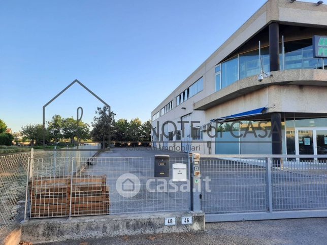 Capannone in commerciale in Via Aldo Palareti 42