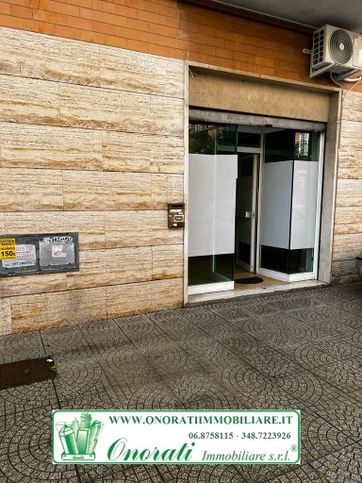 Ufficio in commerciale in 