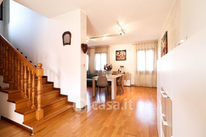 Villetta a schiera in residenziale in Viale Trieste 147