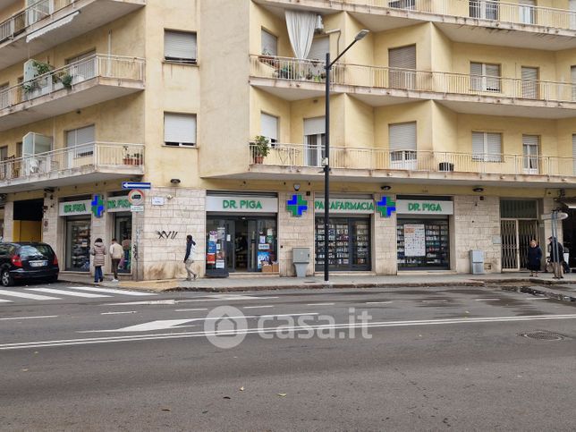 Negozio/locale commerciale in commerciale in Piazza Salvator Ruju