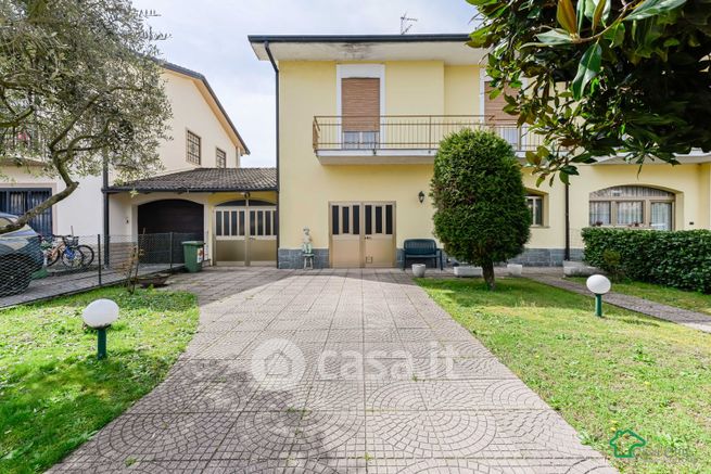 Villa in residenziale in Via Carlo Goldoni 8