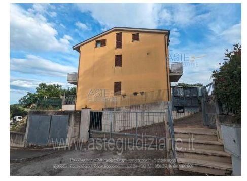 Garage/posto auto in residenziale in Via Francesco Baracca 26