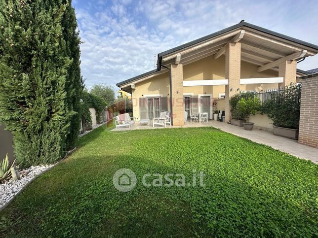 Villa in residenziale in Via Massa di San Giuliano