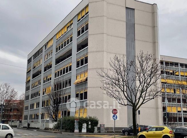 Box/posto auto in residenziale in Corso Francia 222