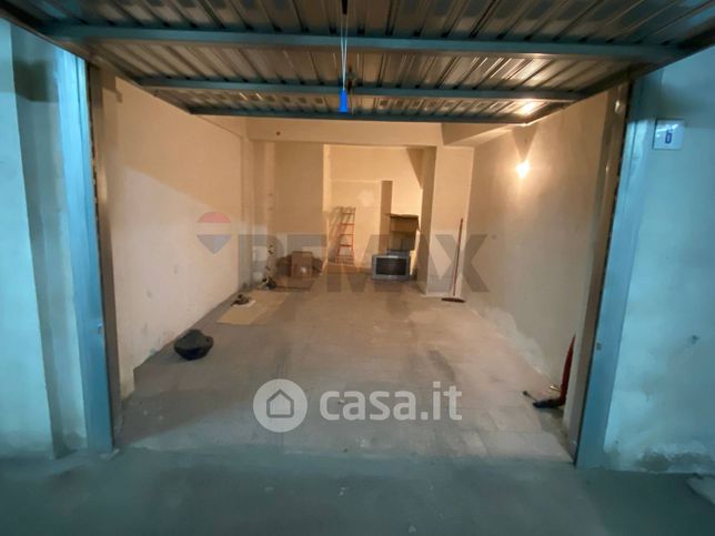 Box/posto auto in residenziale in Viale Vittorio Veneto 180