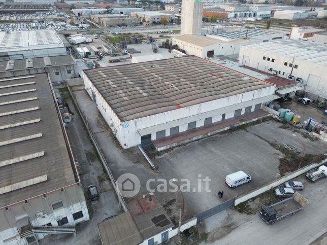 Capannone in commerciale in Via Ettore Majorana