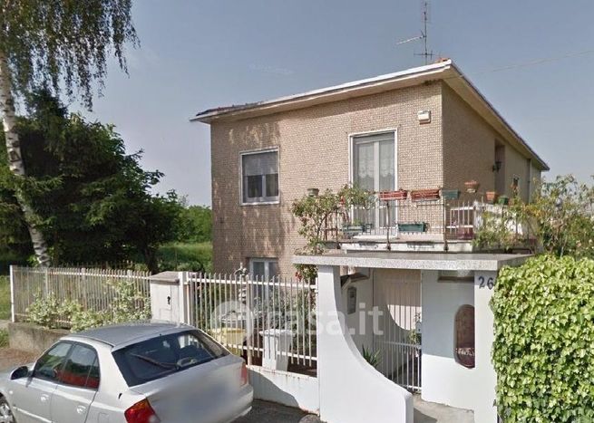 Villa in residenziale in Via Tonale 26