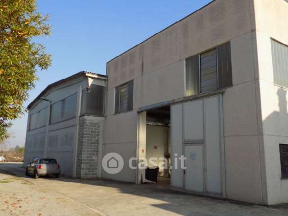 Capannone in commerciale in Via Gera D'Adda 10