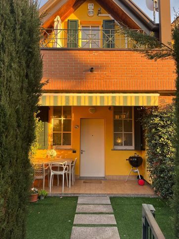 Villetta a schiera in residenziale in Via Sempione 11