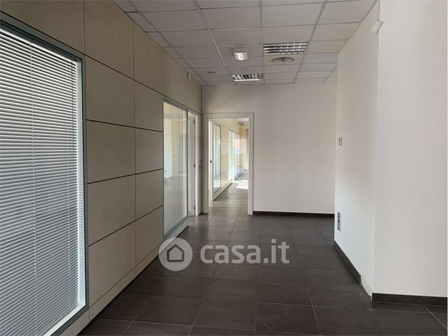 Ufficio in commerciale in 