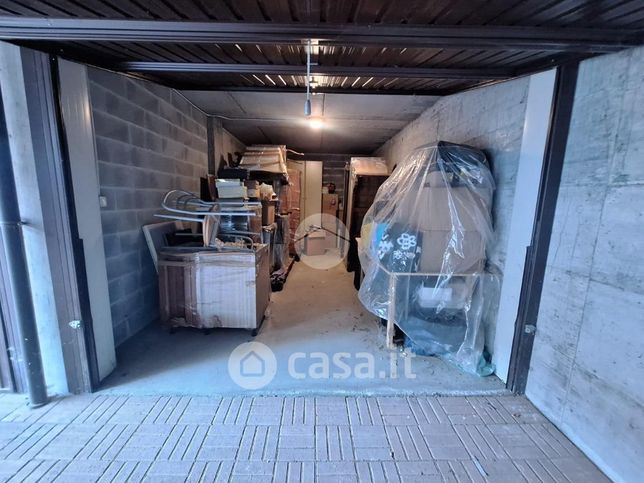 Garage/posto auto in residenziale in Via Giotto