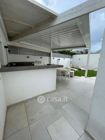 Villa in residenziale in Viale Regina Elena