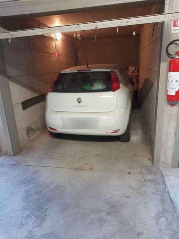 Box/posto auto in residenziale in Via Mentana