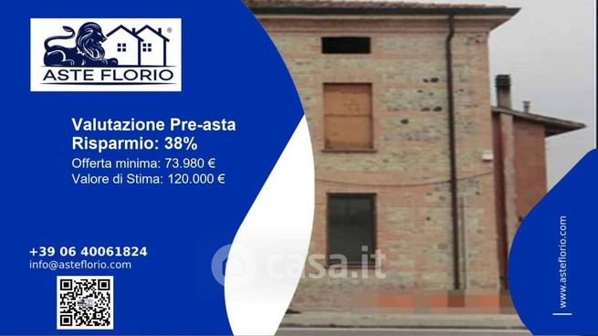 Capannone in commerciale in Via Emilia Ovest 46