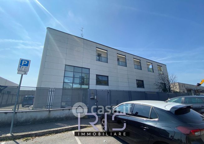 Capannone in commerciale in Via Don Luigi Sturzo