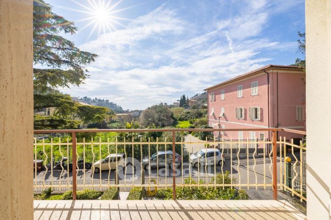 Appartamento in residenziale in Via Alba 8