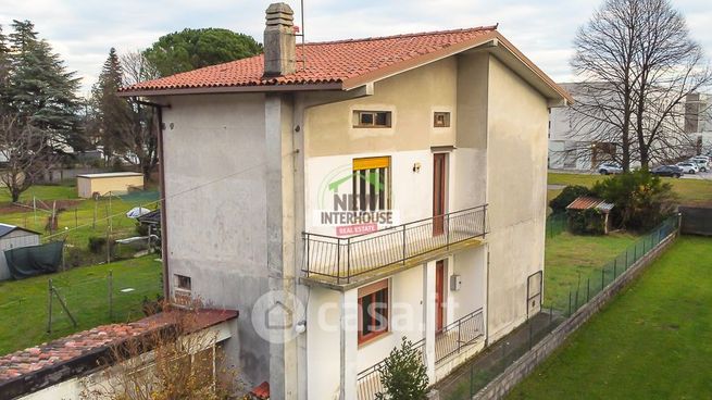 Casa indipendente in residenziale in Via colle 22