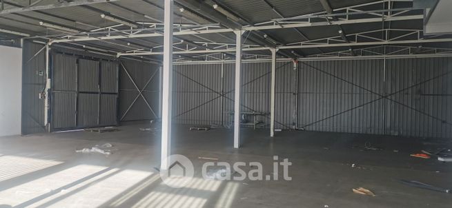 Capannone in commerciale in Via Della Concordia
