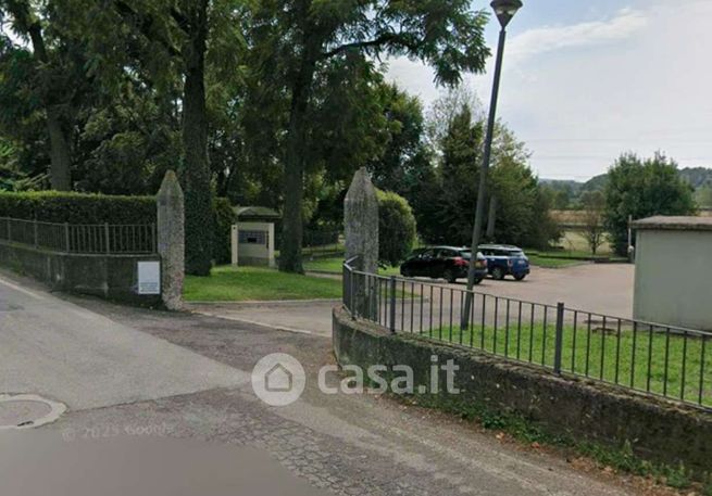 Box/posto auto in residenziale in Via Vaccarolo 2