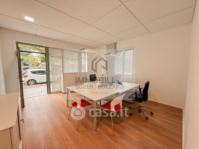 Ufficio in commerciale in Viale Trieste 28