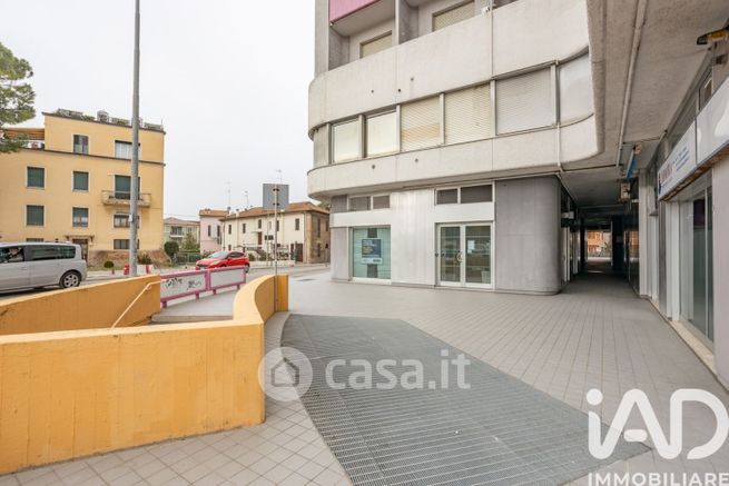 Ufficio in commerciale in Viale Punto Bonòpera 8