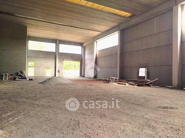 Capannone in commerciale in Via Avogadro 1