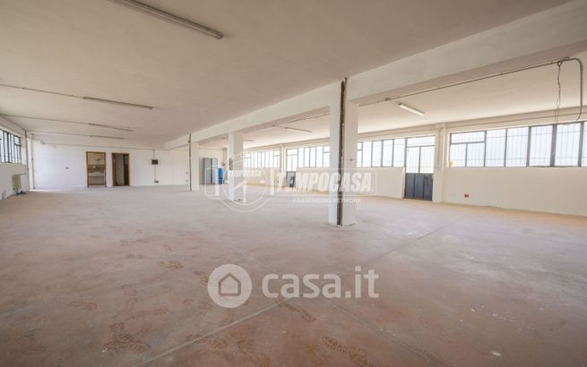 Capannone in commerciale in Via Guido Rossa