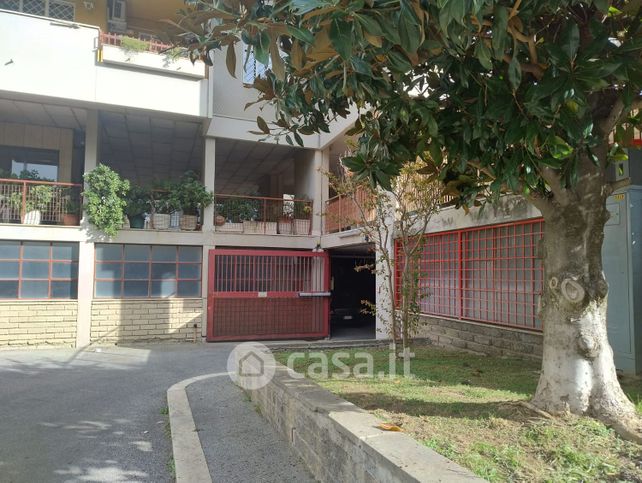 Garage/posto auto in residenziale in Viale Lina Cavalieri