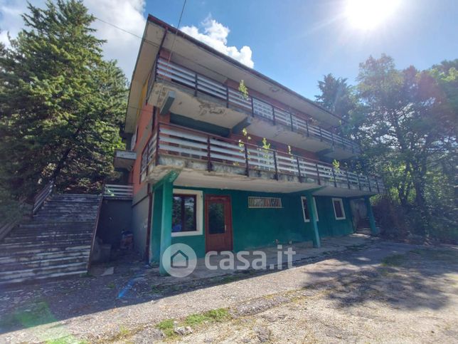 Villa in residenziale in Via Colle Rosso