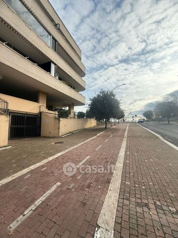Box/posto auto in residenziale in Via Giorgio Moser 10