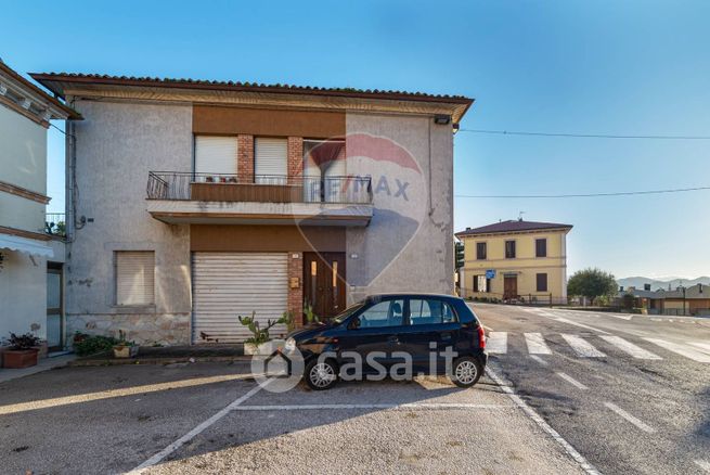 Casa bi/trifamiliare in residenziale in Piazza G. Leopardi 22