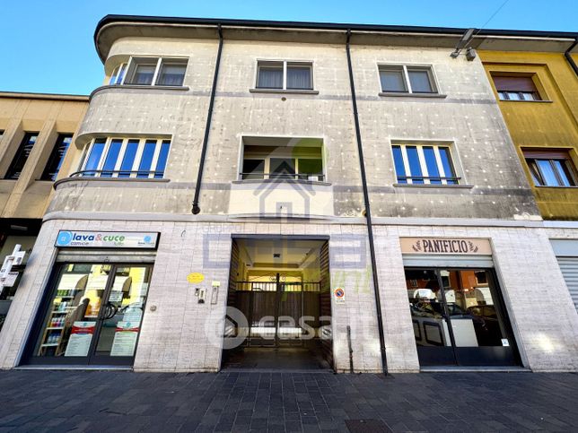 Ufficio in commerciale in Piazza Caduti 5