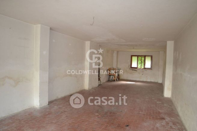 Box/posto auto in residenziale in Viale Monte Sirente 53