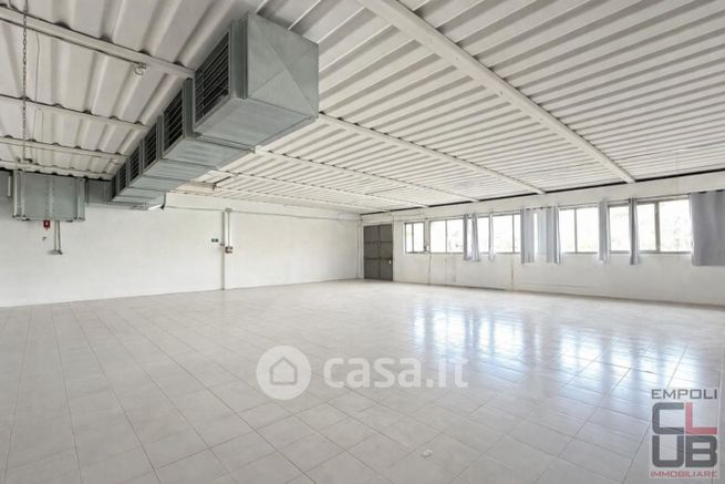 Capannone in commerciale in Via Pietramarina 50059