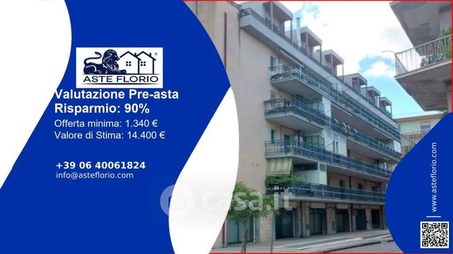 Box/posto auto in residenziale in Via Regalbuto