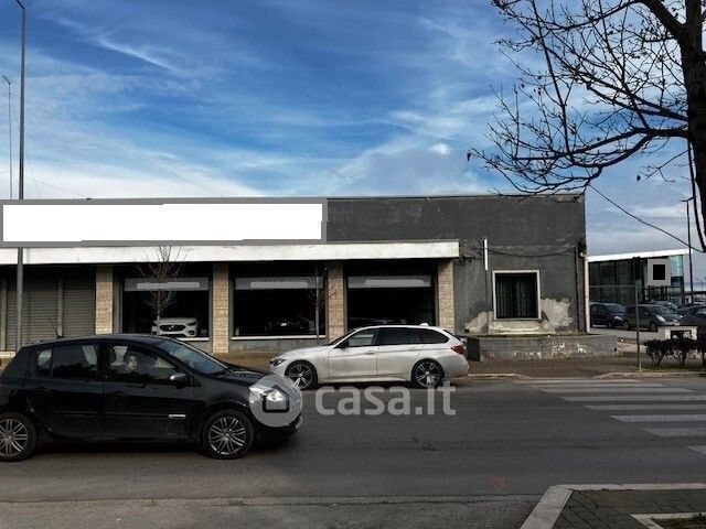 Capannone in commerciale in Viale due Giugno