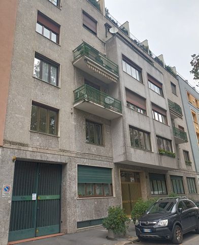 Ufficio in commerciale in Via Mauro Macchi 75