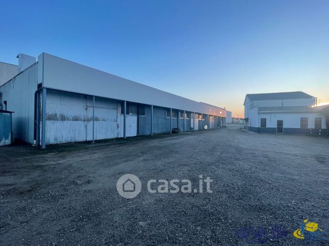 Capannone in commerciale in Strada Nazionale 27