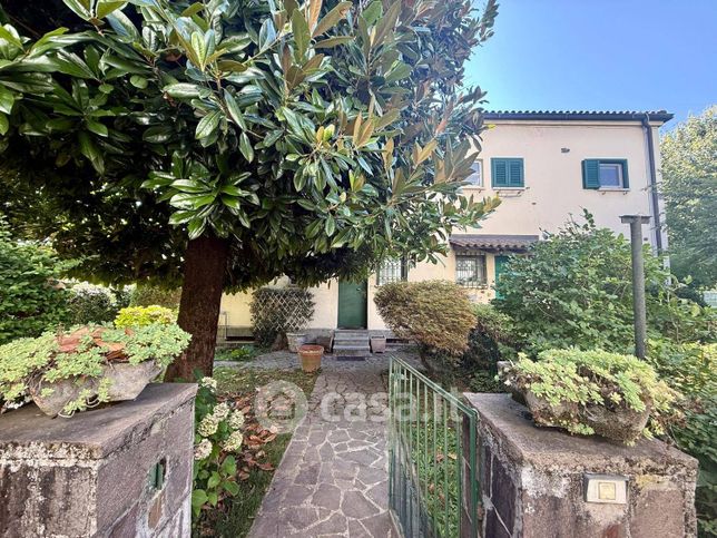 Casa bi/trifamiliare in residenziale in Via Venaria Reale 44