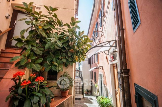 Casa indipendente in residenziale in Via Pezzi Grande 21