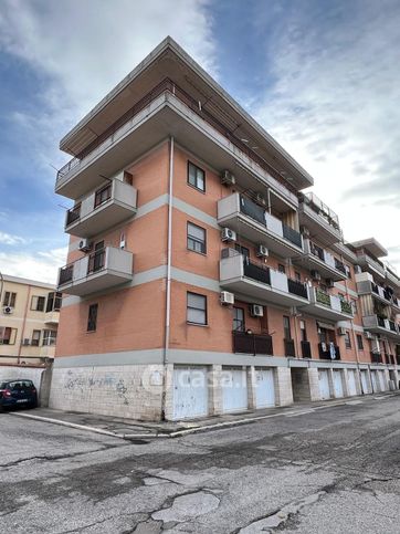 Box/posto auto in residenziale in Via Francesco Compagna 36