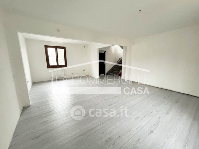 Casa bi/trifamiliare in residenziale in Via Zero Branco